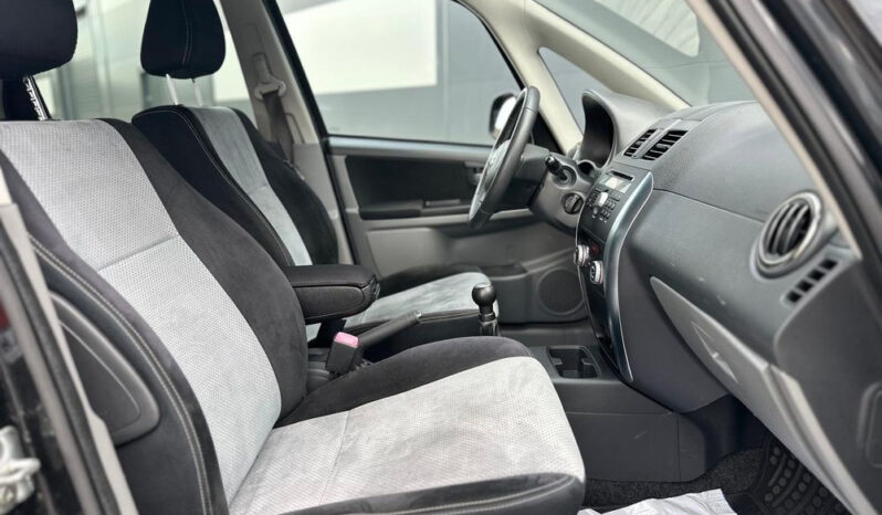 Suzuki SX4 | 4×4 (doł. automatycznie) | Manualna | 120 KM | Czarny full