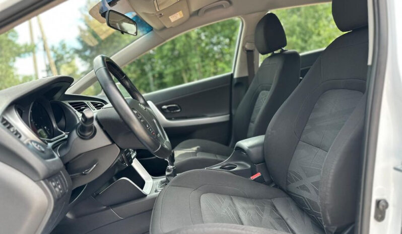 Kia Ceed | FWD (przód) | Manualna | 135 KM | Biały full