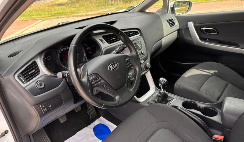 Kia Ceed | FWD (przód) | Manualna | 135 KM | Biały full