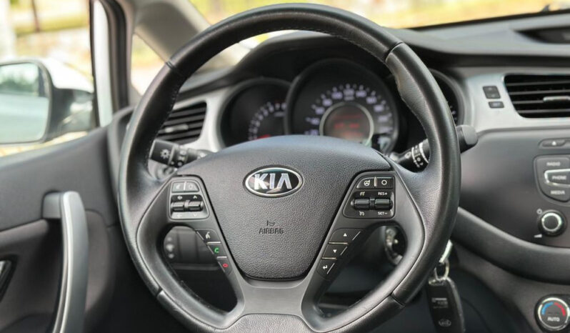 Kia Ceed | FWD (przód) | Manualna | 135 KM | Biały full