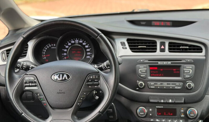 Kia Ceed | FWD (przód) | Manualna | 135 KM | Biały full