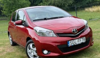 Toyota Yaris | Fwd (Przód) | Manualna | 99 Km | Bordowy