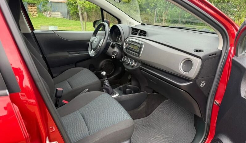 Toyota Yaris | FWD (przód) | Manualna | 99 KM | Bordowy full