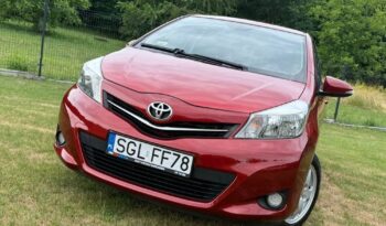 Toyota Yaris | FWD (przód) | Manualna | 99 KM | Bordowy full