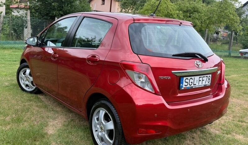 Toyota Yaris | FWD (przód) | Manualna | 99 KM | Bordowy full