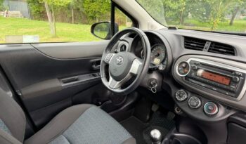 Toyota Yaris | FWD (przód) | Manualna | 99 KM | Bordowy full
