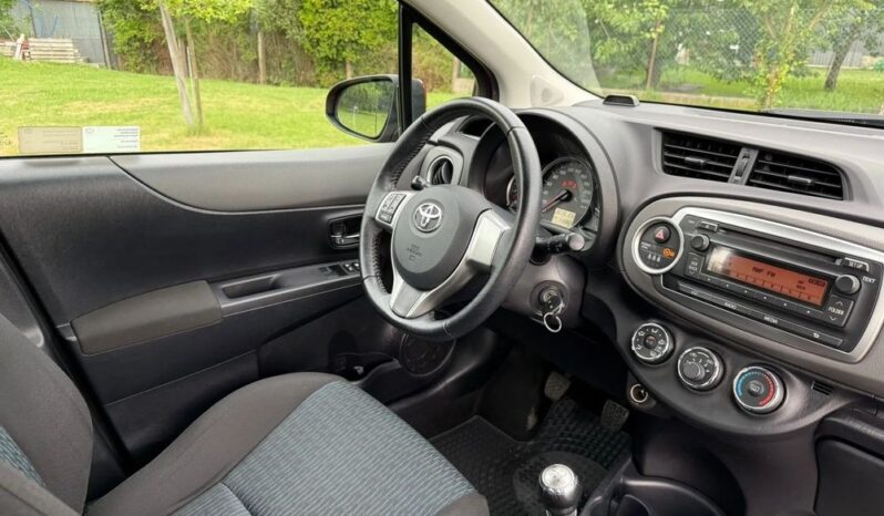 Toyota Yaris | FWD (przód) | Manualna | 99 KM | Bordowy full
