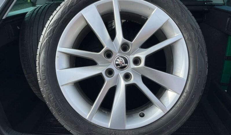 Skoda Octavia | 4×4 (stały) | Automatyczna | 184 KM | Biały full