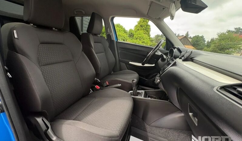 Suzuki Swift | 4×4 (doł. ręcznie) | Manualna | 90 KM | Niebieski full
