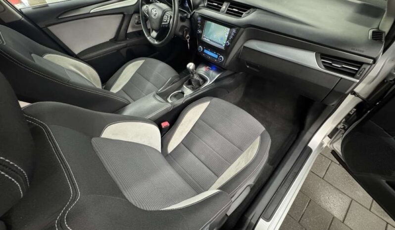 Toyota Avensis | FWD (przód) | Manualna | 143 KM | Srebrny full