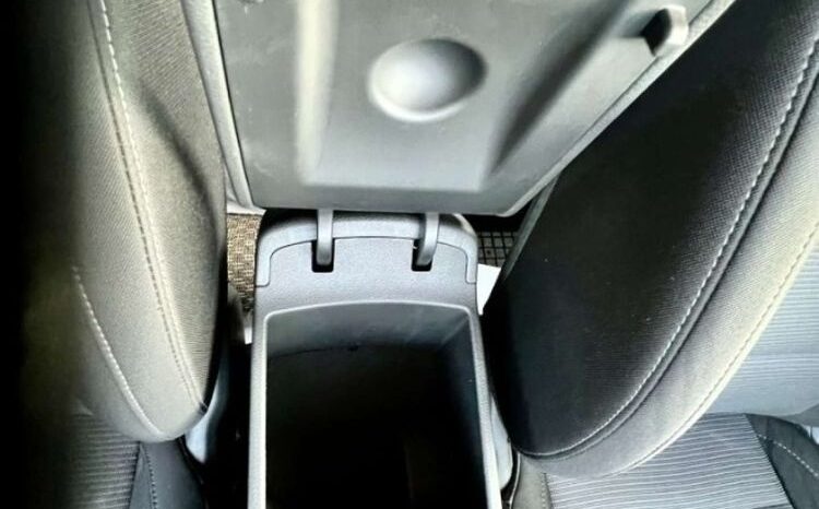Hyundai i30 | FWD (przód) | Manualna | 100 KM | Granatowy full