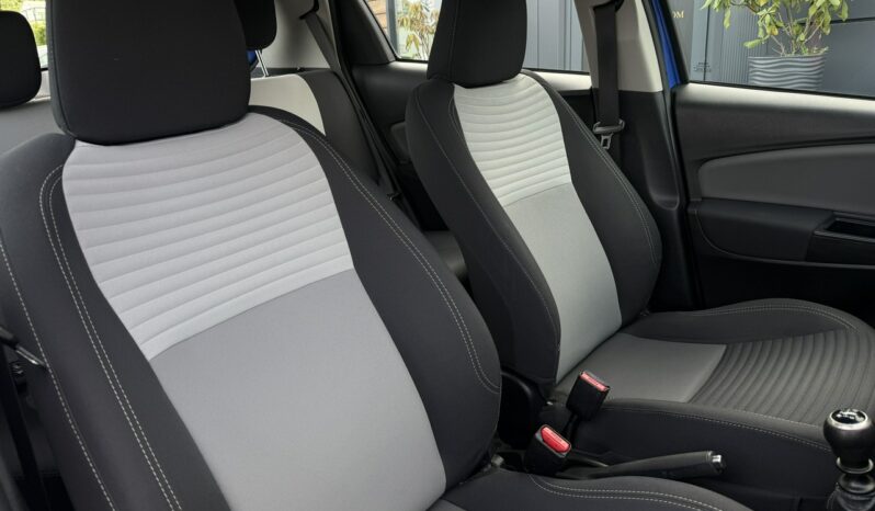 Toyota Yaris | FWD (przód) | Manualna | 111 KM | Niebieski full