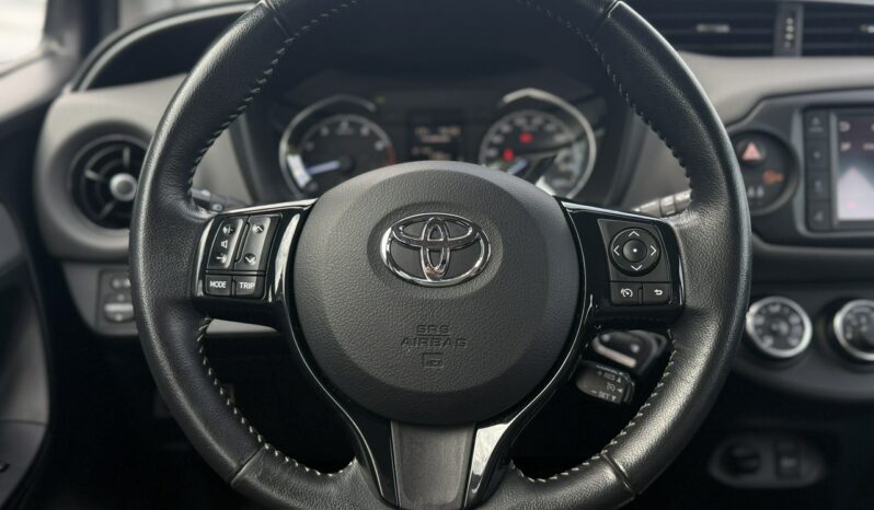 Toyota Yaris | FWD (przód) | Manualna | 111 KM | Niebieski full