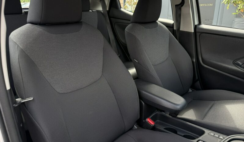 Toyota Yaris | FWD (przód) | Automatyczna | 116 KM | Srebrny full