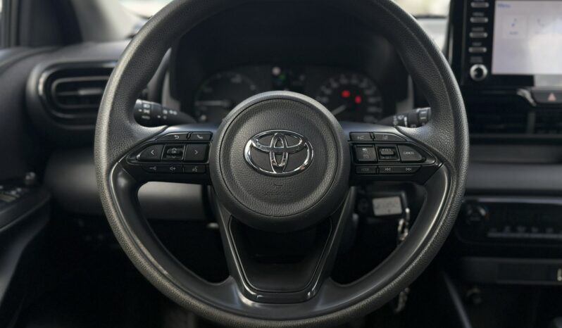 Toyota Yaris | FWD (przód) | Automatyczna | 116 KM | Srebrny full