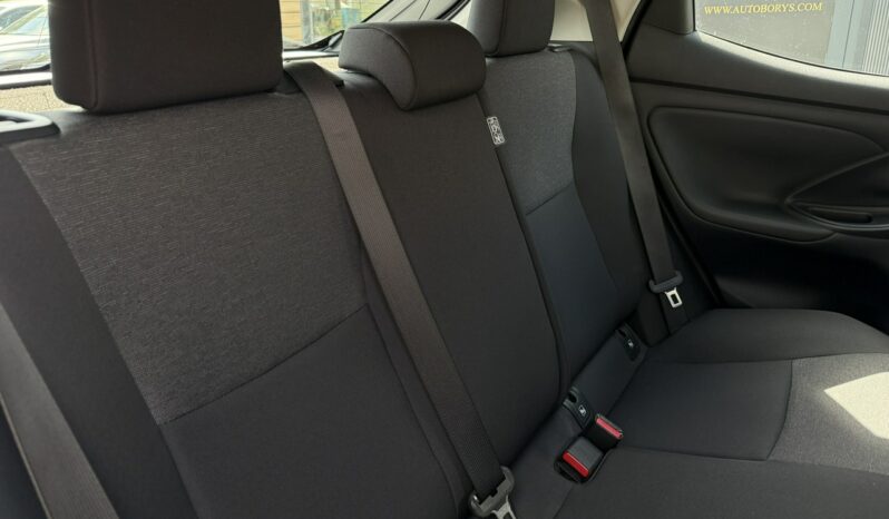 Toyota Yaris | FWD (przód) | Automatyczna | 116 KM | Srebrny full