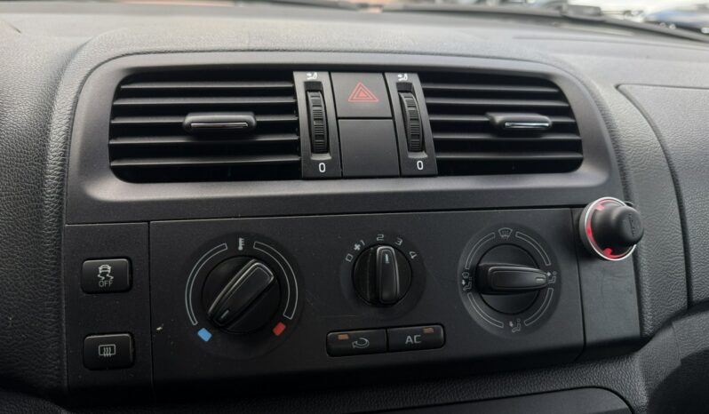 Skoda Fabia | FWD (przód) | Manualna | 75 KM | Srebrny full