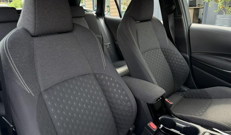 Toyota Corolla | FWD (przód) | Automatyczna | 140 KM | Srebrny full