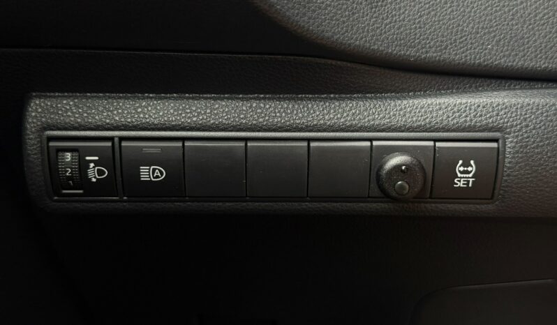 Toyota Corolla | FWD (przód) | Manualna | 125 KM | Srebrny full