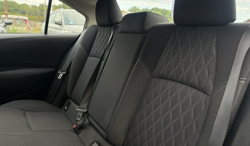 Toyota Corolla | FWD (przód) | Manualna | 125 KM | Srebrny full
