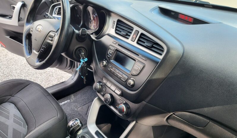 Kia Ceed | FWD (przód) | Manualna | 100 KM | Czarny full