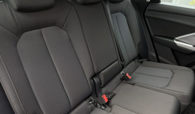 Audi Q3 | FWD (przód) | Automatyczna | 150 KM | Czarny full