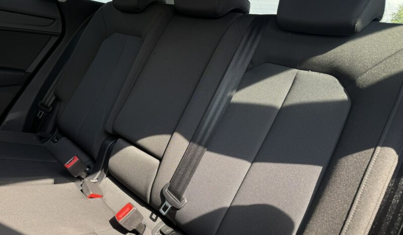 Audi Q3 | FWD (przód) | Automatyczna | 150 KM | Niebieski full