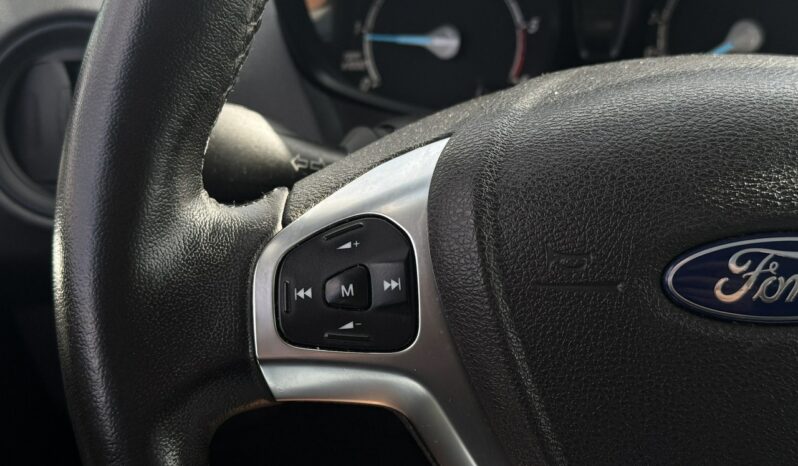 Ford Tourneo Courier | FWD (przód) | Manualna | 100 KM | Biały full