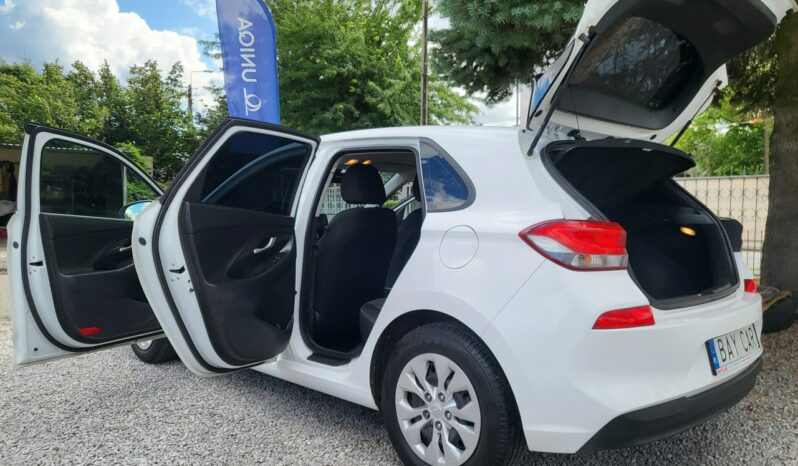 Hyundai i30 | FWD (przód) | Manualna | 100 KM | Biały full