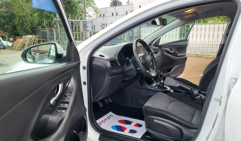Hyundai i30 | FWD (przód) | Manualna | 100 KM | Biały full