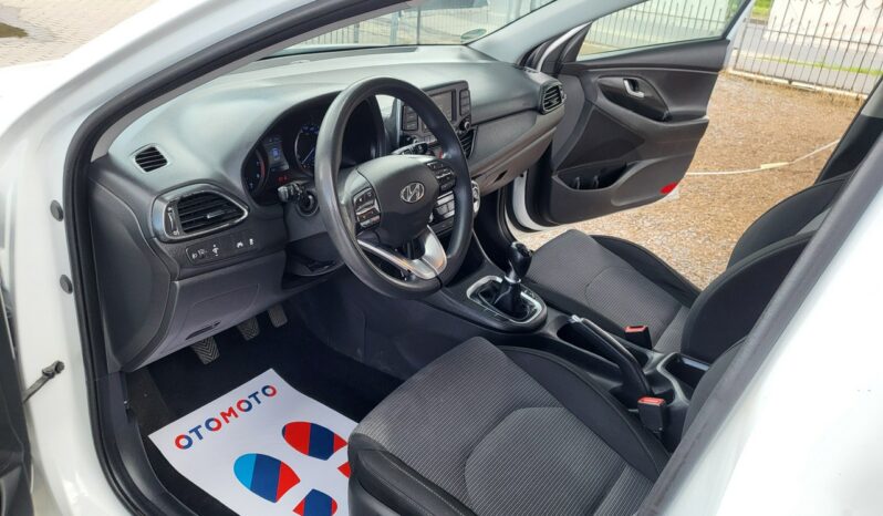 Hyundai i30 | FWD (przód) | Manualna | 100 KM | Biały full