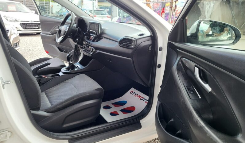 Hyundai i30 | FWD (przód) | Manualna | 100 KM | Biały full
