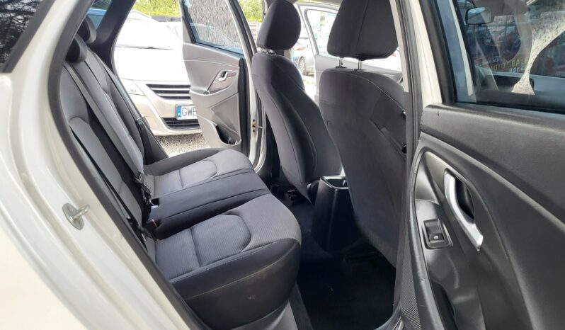 Hyundai i30 | FWD (przód) | Manualna | 100 KM | Biały full