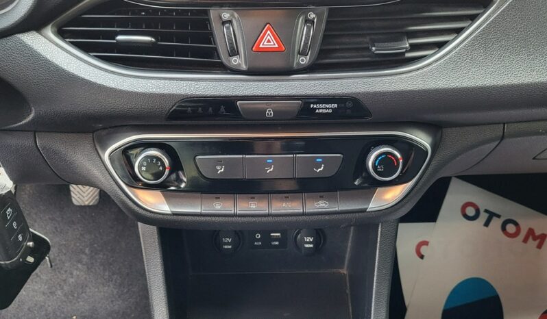 Hyundai i30 | FWD (przód) | Manualna | 100 KM | Biały full