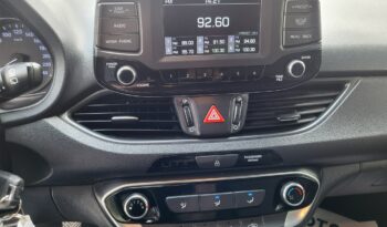 Hyundai i30 | FWD (przód) | Manualna | 100 KM | Biały full