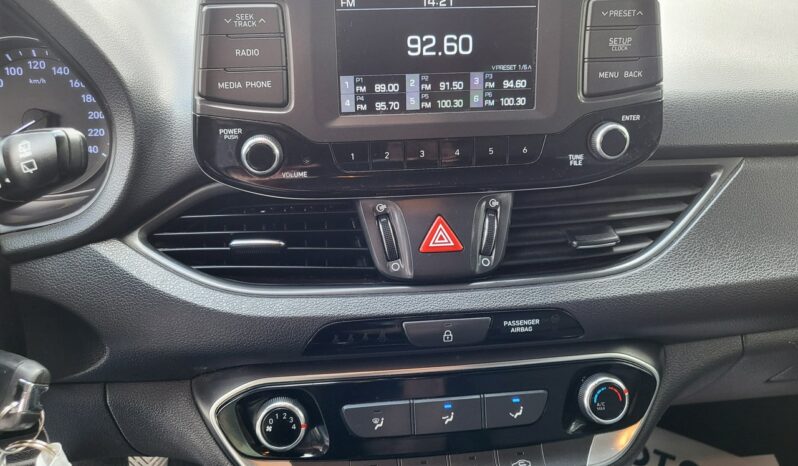 Hyundai i30 | FWD (przód) | Manualna | 100 KM | Biały full