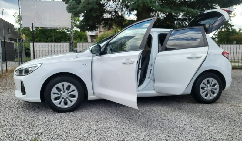 Hyundai i30 | FWD (przód) | Manualna | 100 KM | Biały full