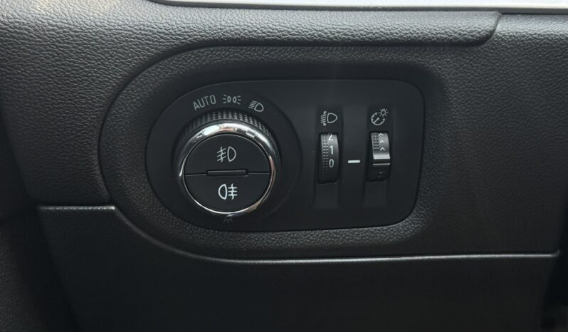 Opel Grandland X | FWD (przód) | Automatyczna | 130 KM | Srebrny full