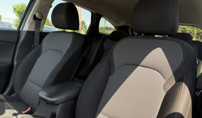 Hyundai i30 | FWD (przód) | Manualna | 120 KM | Srebrny full