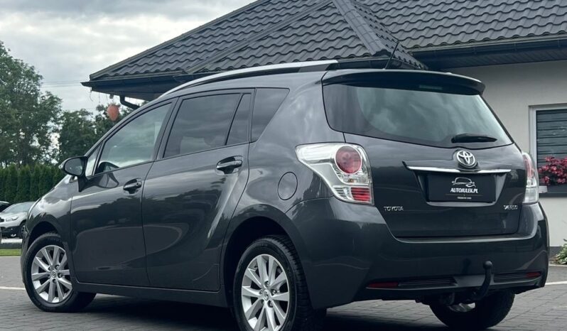 Toyota   Verso    112 KM    Manualna    FWD (przód)    Szary full