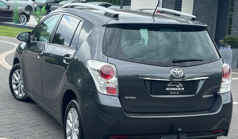 Toyota   Verso    112 KM    Manualna    FWD (przód)    Szary full