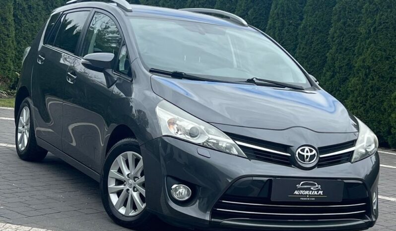 Toyota   Verso    112 KM    Manualna    FWD (przód)    Szary full