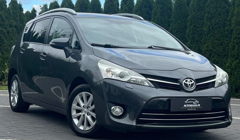Toyota   Verso    112 KM    Manualna    FWD (przód)    Szary full