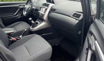 Toyota   Verso    112 KM    Manualna    FWD (przód)    Szary full