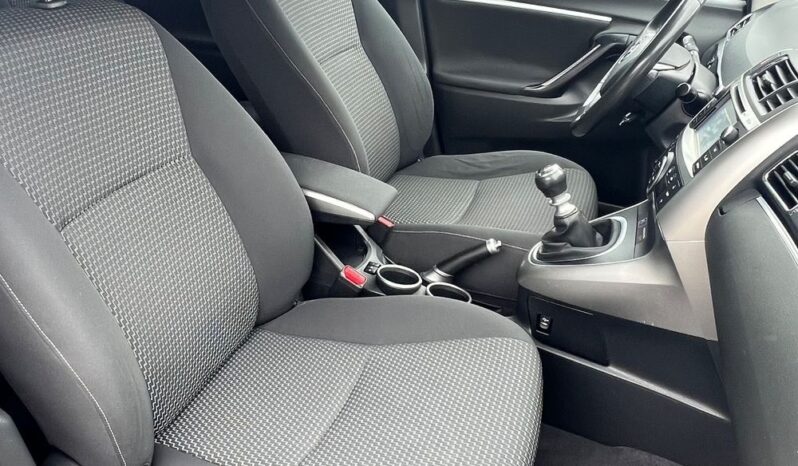 Toyota   Verso    112 KM    Manualna    FWD (przód)    Szary full