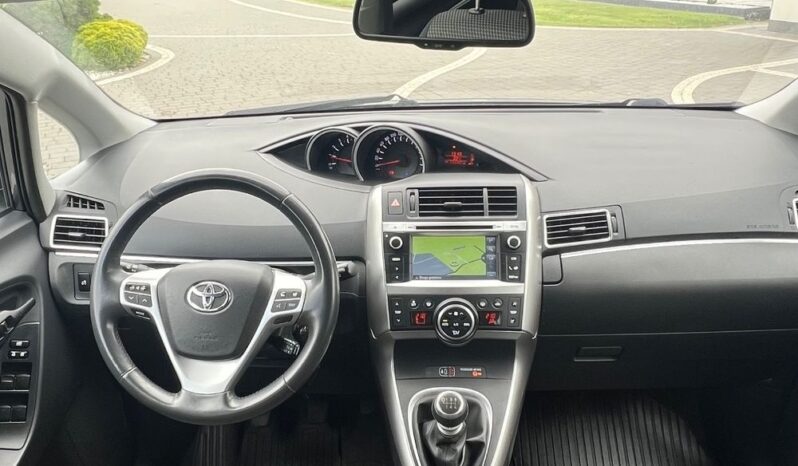 Toyota   Verso    112 KM    Manualna    FWD (przód)    Szary full