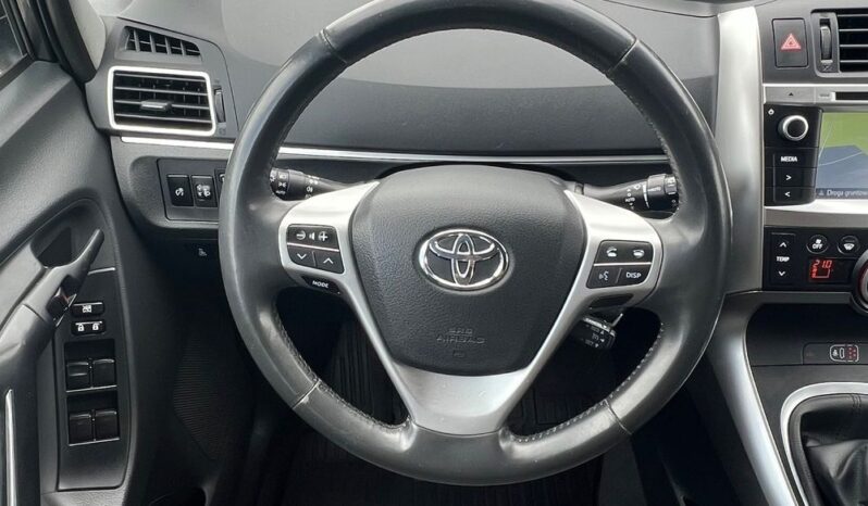 Toyota   Verso    112 KM    Manualna    FWD (przód)    Szary full