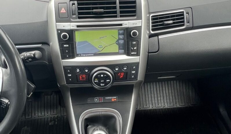 Toyota   Verso    112 KM    Manualna    FWD (przód)    Szary full