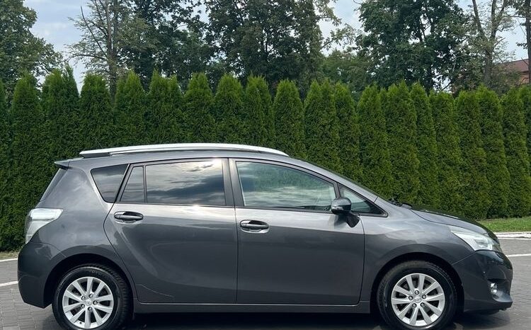 Toyota   Verso    112 KM    Manualna    FWD (przód)    Szary full