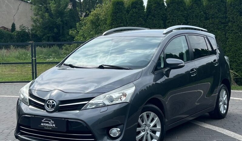 Toyota   Verso    112 KM    Manualna    FWD (przód)    Szary full